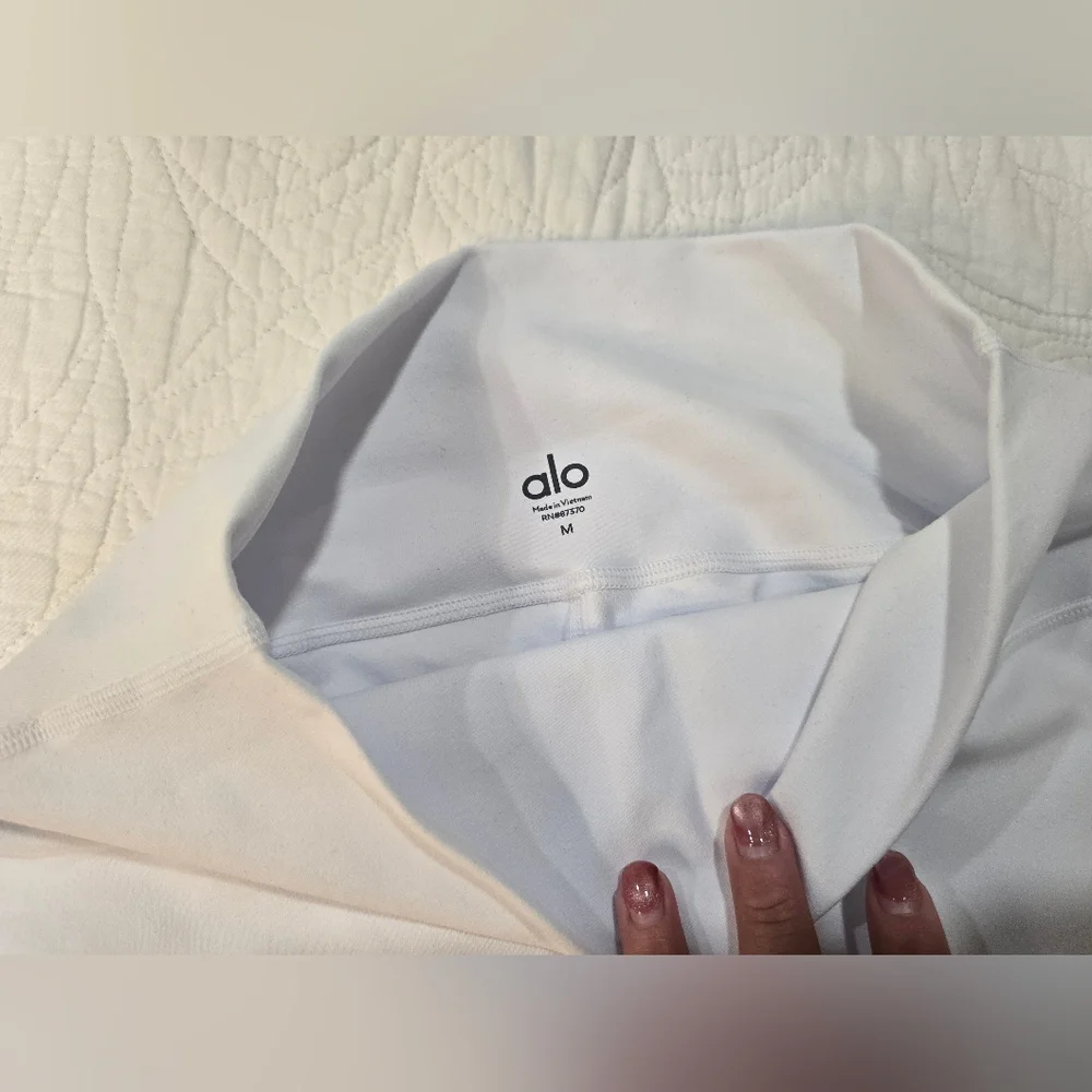 ALO Yoga Airbrush Flares - Picture 5 of 5